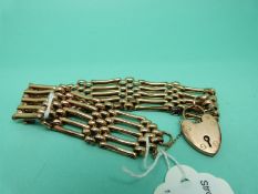 A 9ct gold gate bracelet with 9ct gold padlock clasp, weight 27.