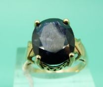 A 9ct gold ring set with a large sapphire (Size Q)