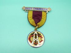 A 9ct and enamel gold Past Chairman medal, weight 6.
