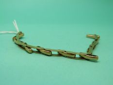 A 9ct gold ladies expanding watch bracelet, 13cm long, 4.