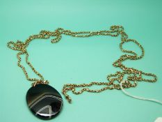 A 9ct gold guard chain with banded agate pendant, weight 33.