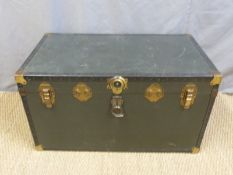 A vintage steamer trunk (H50 x W91 x D52cm)