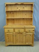 A pine dresser with plate rack (H175 x W122 x D46cm)