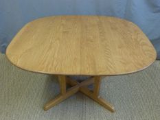 An Ercol light elm extending dining table (H73 x W119 x D102cm)