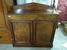 A Victorian mahogany chiffonier (H110 x W106 x D433cm)