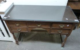 An oak five drawer desk (H76 x W107 x D44cm)