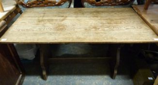 An oak refectory table (H73 x W69 x L135cm)