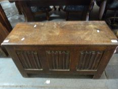 Oak coffer with carved decoration (H52 x W91 x D35cm)
