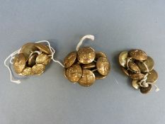 A quantity of military buttons including Sans Peur