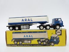 Siku diecast model Aral-Tankzug 5 achsig Henschel Sattelzuglmaschine F 201 S-2A mit Tankauflieger