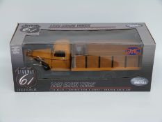 GMC Highway 61 Collectibles 1:16 scale diecast model 1946 Grain Truck 50189,