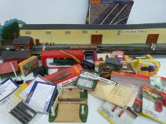 A collection of Hornby, Mainline and similar 00 gauge locomotives, wagons, buildings,