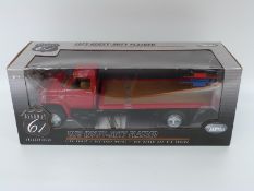 Chevrolet Highway 61 Collectibles 1:16 scale diecast model 1975 Heavy-Duty Flatbed 50337,