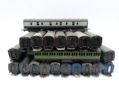 Twenty-eight Hornby and Lima 00 gauge carriages
