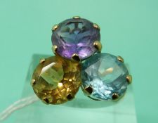 A 9ct gold ring set with amethyst,