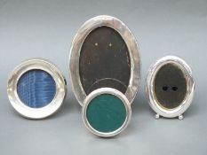 A hallmarked silver oval photograph frame, Birmingham 1926, overall height 17cm,