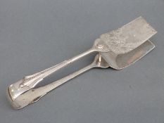 A pair of Edward VII hallmarked silver asparagus servers, Sheffield 1909, maker Atkin Brothers,