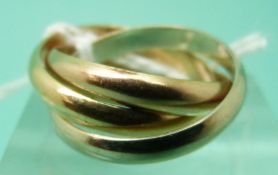 An 18ct gold tri-coloured Russian style ring, 6.