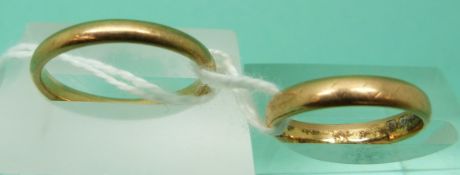 A 9ct gold wedding band (2.2g) and an 18ct gold wedding band (2.