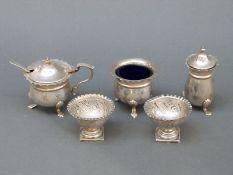 An Elizabeth II hallmarked silver three-piece cruet set comprising open salt and mustard with blue
