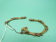 A 9ct gold gate bracelet (5.