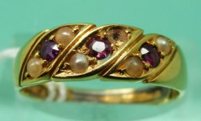 An 18ct gold Victorian ring set with seed pearls and rubies (size N)