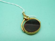 An 18ct gold swivel fob set with blood agate and red agate