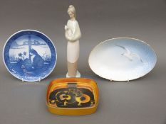 Three Copenhagen items comprising faience dish,