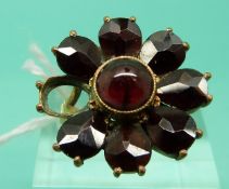 An 14ct gold ring set with garnets in a cluster (Size K)