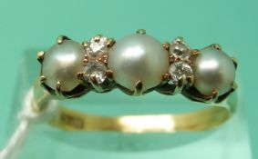 An 18ct gold ring set with three pearls and old cut diamonds (size S)