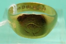 A 22ct gold Victorian signet ring, 5.