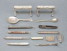 A pair of Edward VII hallmarked silver knife rests, B'ham 1902, maker Arthur Cook,