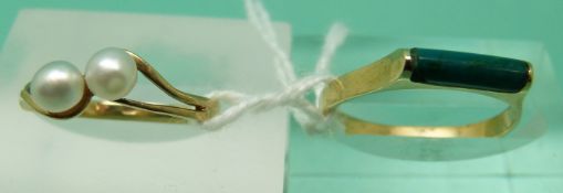 A yellow metal ring set with turquoise and a 9ct gold ring set with pearls