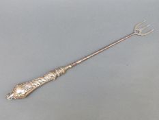 A Victorian hallmarked silver handled toasting fork, Birmingham 1890,