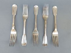 Four Georgian hallmarked silver fiddle pattern dinner forks, London 1813, maker Richard Crossley,
