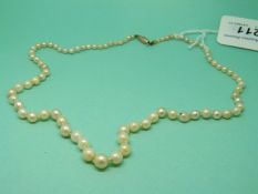 A single strand of pearls with 9ct gold clasp