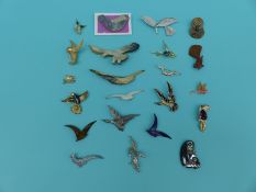 A collection of brooches depicting birds to includes enamel, bone, ceramic, metal, wood,