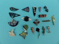 A collection of Art Deco and Art Nouveau brooches