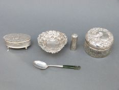 A George V hallmarked silver trinket box with stag to lid, Chester 1910, length 7cm,