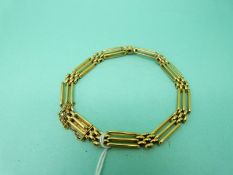An Edwardian 15ct gold bracelet (13.