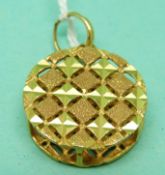 A yellow metal pendant marked 916 with pierced and textured design (7.
