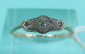 An 18ct gold ring set with three diamonds in a platinum setting (size Q), weight 2.