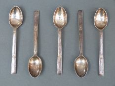 Set of five Elizabeth II Walker & Hall hallmarked silver teaspoons, Sheffield 1953,
