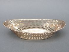 An Edward VII Carrington hallmarked silver pierced bon bon dish, B'ham 1904, length 18cm,