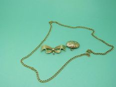 A 9ct gold necklace, 9ct gold bow brooch and a yellow metal brooch (7.