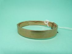 A 9ct rose gold bangle (11.