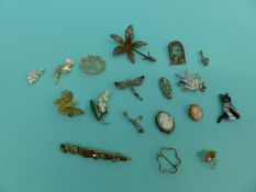 A collection of silver brooches to include filigree, cat, cameo, Scottish dirk, spider, treble clef,