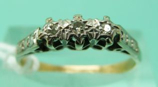 An 18ct gold ring set with three diamonds in a platinum setting (size O), weight 2.
