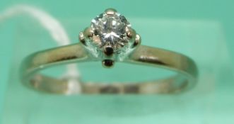 An 18ct white gold ring set with a round brilliant cut diamond (size M)