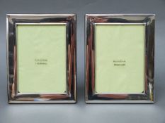A pair of modern boxed hallmarked silver Mappin and Webb photograph frames to suit 6 x 4 inch
